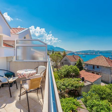 Rosic Apartments Tivat Buitenkant foto