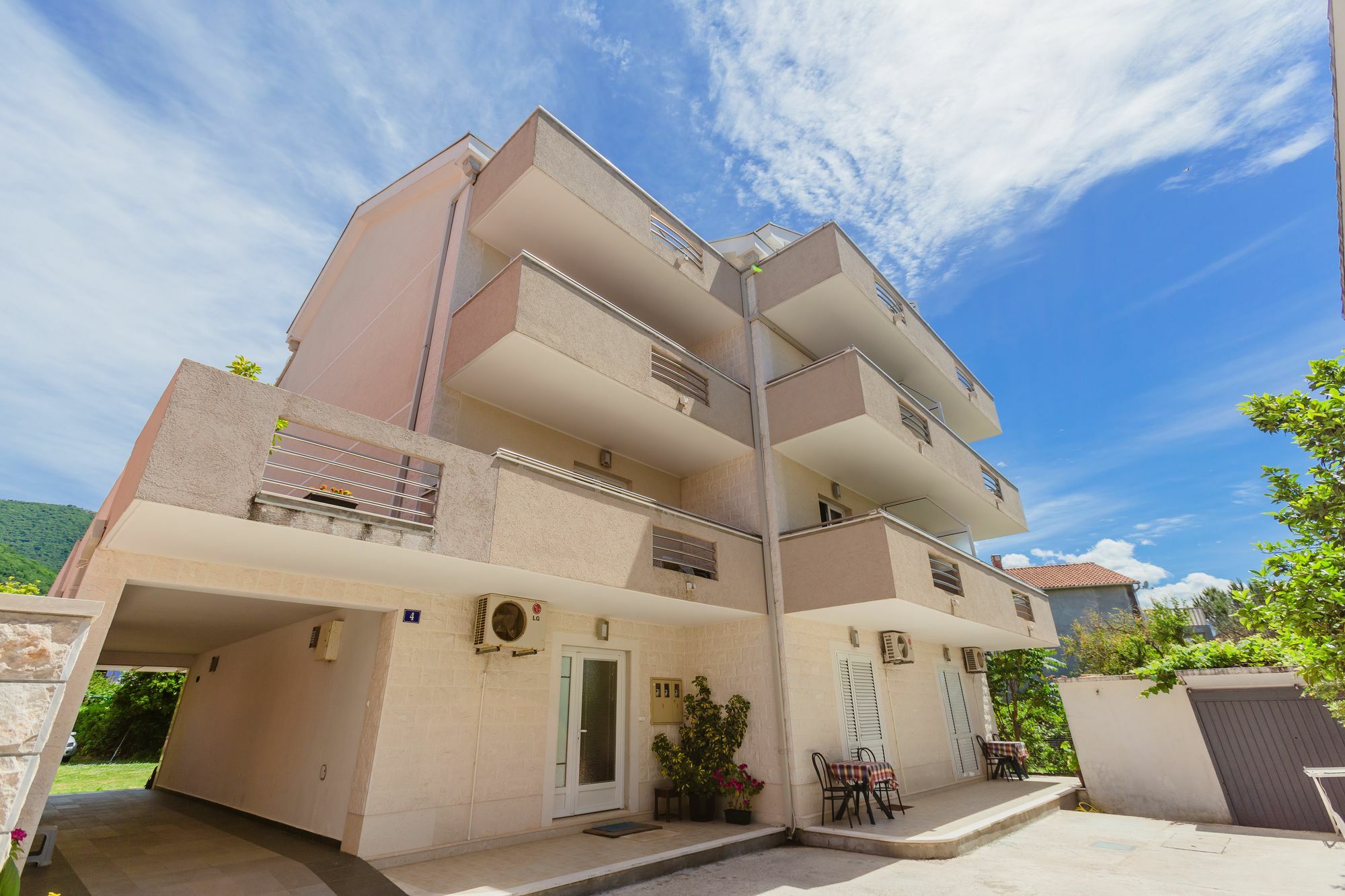 Rosic Apartments Tivat Buitenkant foto